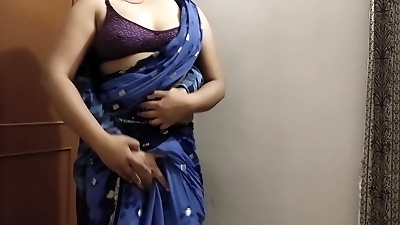Indian Aunty In Saree Having Romantic Erotic Sex with Husband