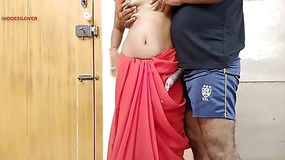 उंगली मेरी योनि में घुसना मेरी चूत के छेद पर अपने लंड