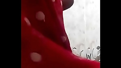 Curvy Indian Babe in red top revealed her sexy body