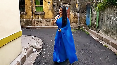 মনামী ঘোষের ডবকা শরীর আর বড় বড় দুধ ও পাছা দেখুন সবাই, ধন খাড়া হবেই !